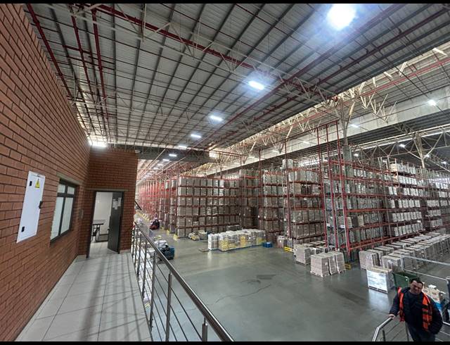 22,000M² WAREHOUSE TO LET IN GLEN MARAIS